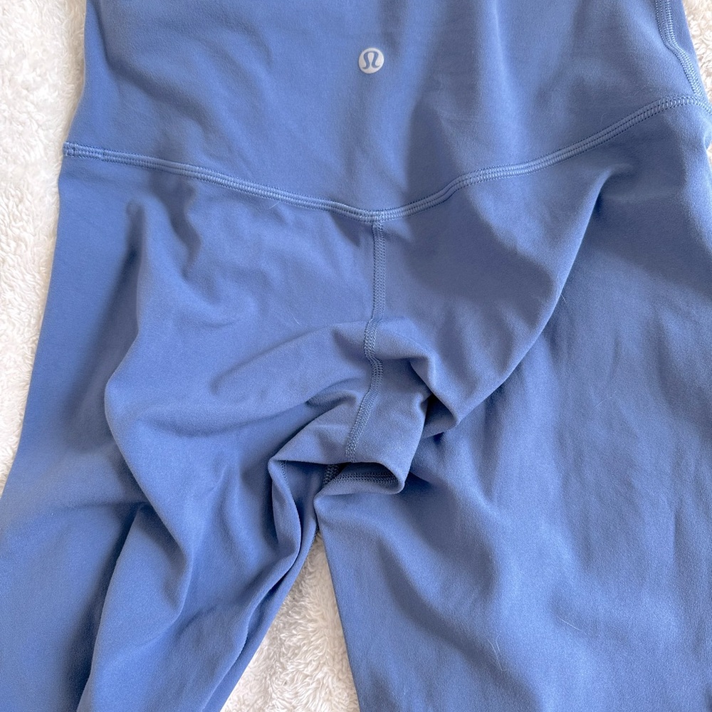 Lululemon size 6 water drop aligns